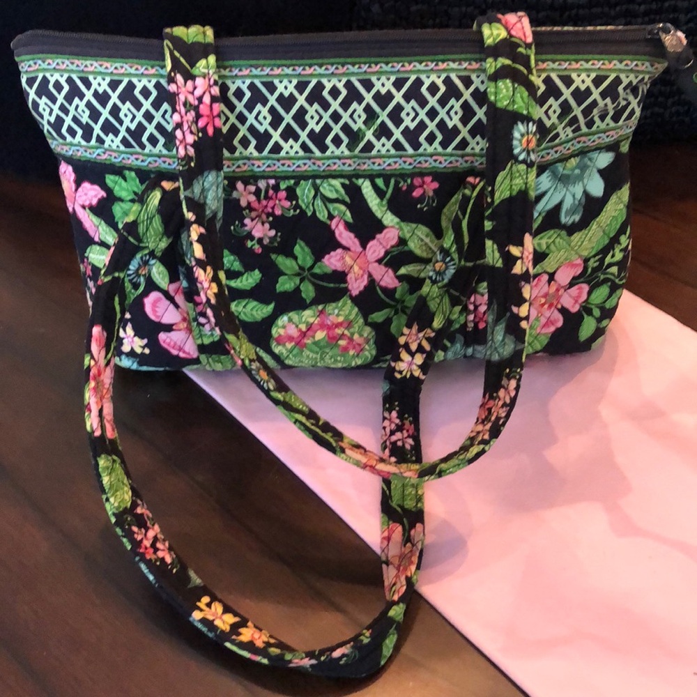 🌸Vera Bradley quilted floral tropical shoulder tote front small pocket